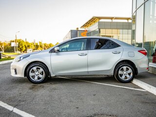 2013 Toyota Corolla XI (E160, E170, E180), серебристый, 898000 рублей, вид 4