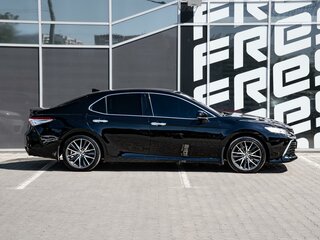 2018 Toyota Camry VIII (XV70), чёрный, 2680000 рублей, вид 5