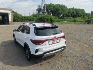 2021 Kia Rio X IV Рестайлинг, белый, 1800000 рублей, вид 3
