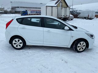 2014 Hyundai Solaris I Рестайлинг, белый, 920000 рублей, вид 3