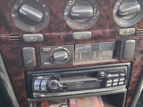 1998 Volvo S40 I, чёрный, 175000 рублей - вид 9
