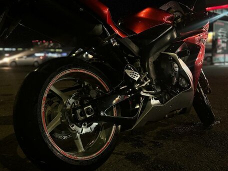 2005 Yamaha YZF-R1, красный, 785000 рублей, вид 4