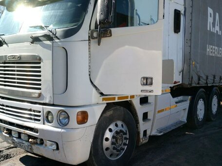 1999 Freightliner Argosy, белый, 2000000 рублей, вид 1