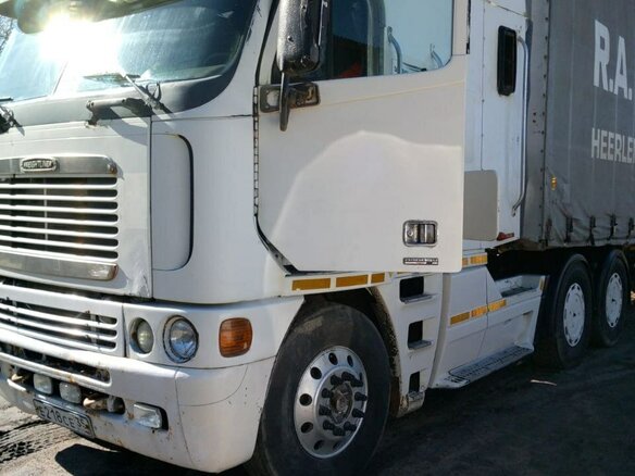 1999 Freightliner Argosy, белый, 1800000 рублей