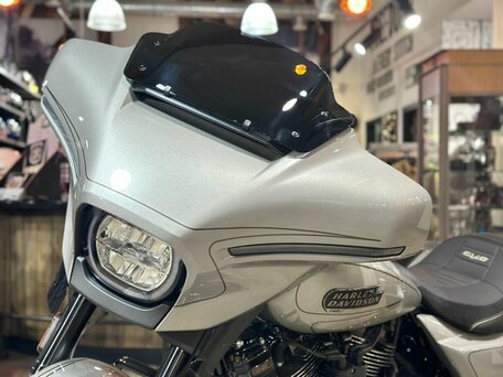 2024 Harley-Davidson CVO Street Glide, серебристый, 4950000 рублей, вид 5
