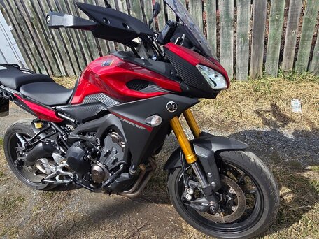 2015 Yamaha MT-09 Tracer (FJ-09), красный, 950000 рублей, вид 4