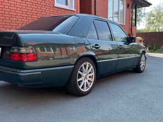 1989 Mercedes-Benz W124 230, зелёный, 500000 рублей, вид 5