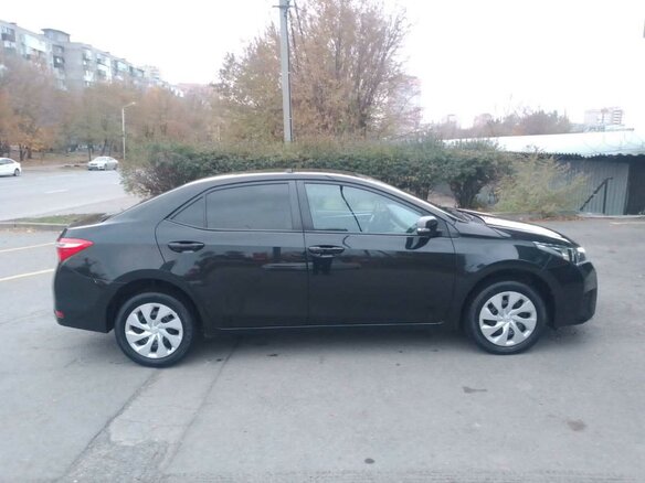2013 Toyota Corolla XI (E160, E170, E180), чёрный, 1650000 рублей - вид 1