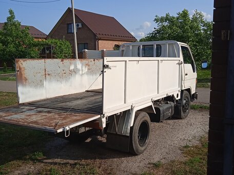 1992 Toyota Dyna, белый, 500000 рублей, вид 4