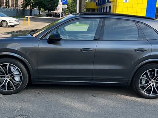 2018 Porsche Cayenne Turbo III, серебристый, 6585408 рублей, вид 4