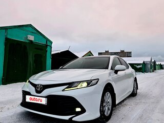 2019 Toyota Camry VIII (XV70), белый, 2700000 рублей, вид 1