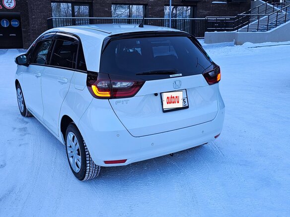 2020 Honda Fit IV, белый, 1535000 рублей - вид 3