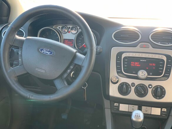 2011 Ford Focus II Рестайлинг, белый - вид 4