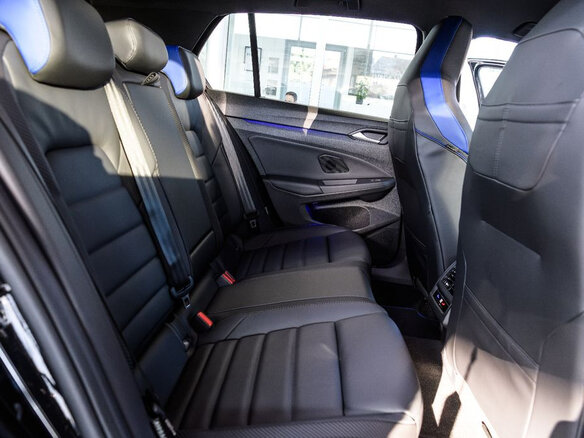2025 Volkswagen Golf R VIII Рестайлинг, чёрный, 7289000 рублей - вид 15