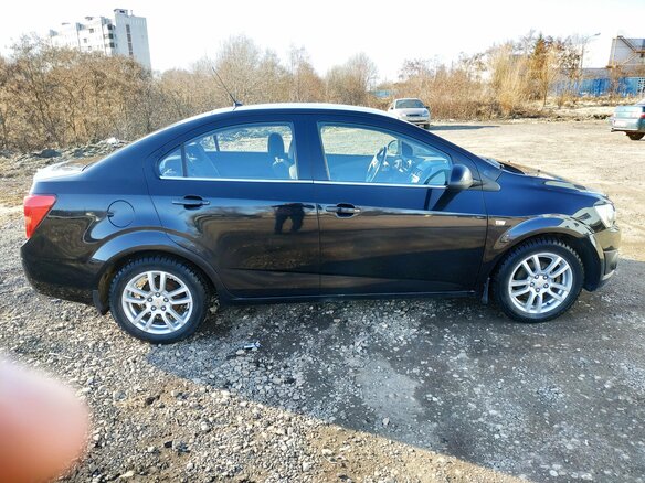 2014 Chevrolet Aveo II, чёрный, 500000 рублей - вид 2