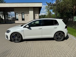 2019 Volkswagen Golf GTE VII Рестайлинг, белый, 2250000 рублей, вид 1