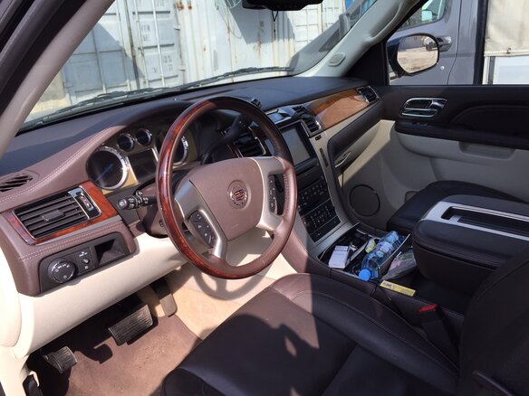 2010 Cadillac Escalade ESV III, чёрный - вид 3