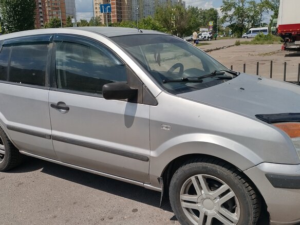2005 Ford Fusion I Рестайлинг, серебристый, 385000 рублей - вид 1