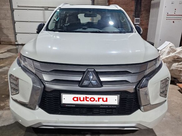 2022 Mitsubishi Montero Sport III Рестайлинг, белый, 4100000 рублей - вид 1