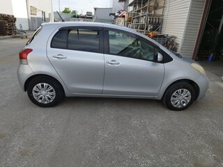2008 Toyota Vitz II (XP90), серебристый, 630000 рублей, вид 4