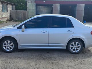 2010 Nissan Tiida I Рестайлинг, серебристый, 900000 рублей, вид 3