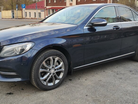 2014 Mercedes-Benz C-Класс 180 IV (W205), синий, 1820000 рублей - вид 1