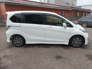 2014 Honda Freed I Рестайлинг, белый, 1550000 рублей, вид 2