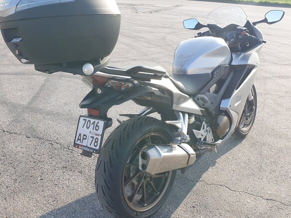 2017 Honda VFR 800, серебристый, 760000 рублей - вид 5