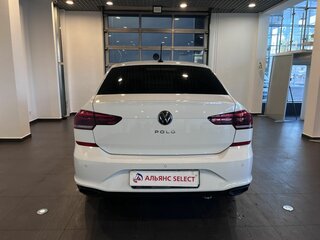 2022 Volkswagen Polo VI, белый, 1540000 рублей, вид 4