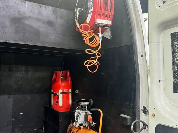 2008 Ford Transit, белый, 1000000 рублей - вид 4