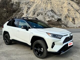 2021 Toyota RAV4 V (XA50), белый, 3200000 рублей, вид 4