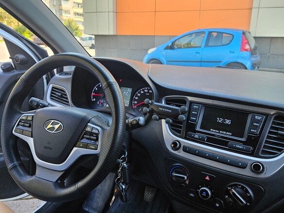 2017 Hyundai Solaris II, белый, 900000 рублей - вид 6