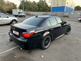 2004 BMW 5 серии 530i V (E60/E61), чёрный, 1250000 рублей, вид 2