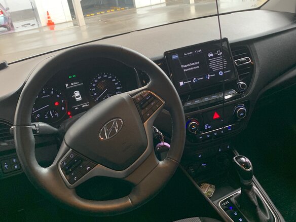 2022 Hyundai Solaris II Рестайлинг, чёрный, 2100000 рублей - вид 2