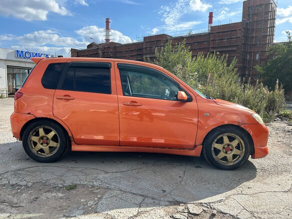 2002 Mazda Demio II (DY), оранжевый, 220000 рублей - вид 3