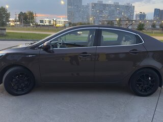 2016 Kia Rio III Рестайлинг, коричневый, 870000 рублей, вид 4