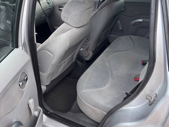 2004 Citroen C3 I, серебристый, 330000 рублей - вид 9