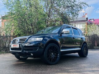 2006 Volkswagen Touareg I, чёрный, 1350000 рублей, вид 1