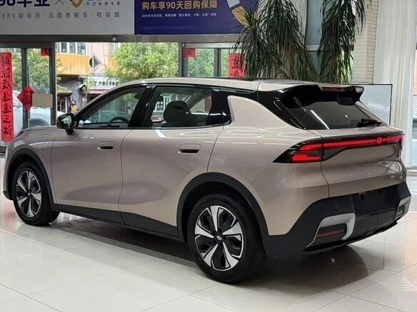 2026 Changan Qiyuan Q05 51.9 kWh II, бежевый, 2380000 рублей - вид 6