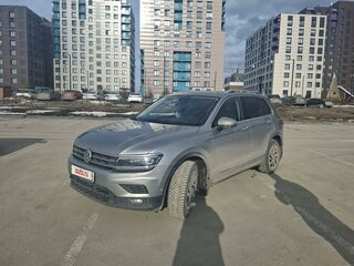 2018 Volkswagen Tiguan II, серебристый, 2400000 рублей, вид 1