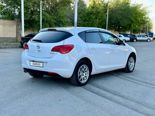 2011 Opel Astra J, белый, 700000 рублей, вид 4