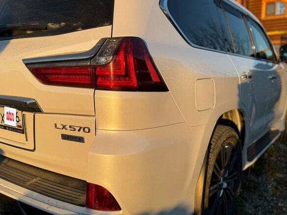 2018 Lexus LX 570 III Рестайлинг 2, белый, 9800000 рублей - вид 10