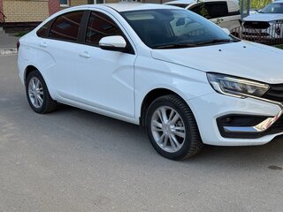 2024 Lada (ВАЗ) Vesta I Рестайлинг (NG), белый, 1460000 рублей, вид 3
