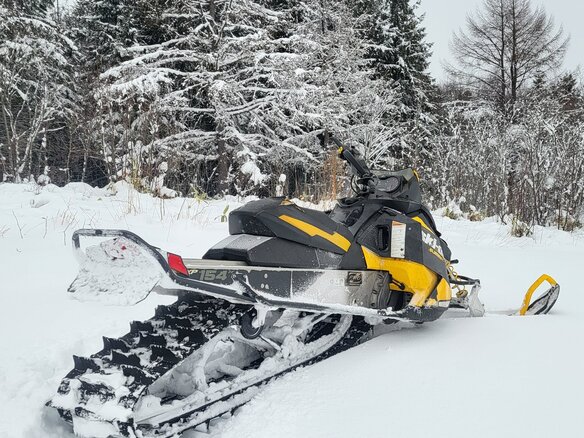 2012 BRP Ski-Doo Summit 800, чёрный, 400000 рублей - вид 1