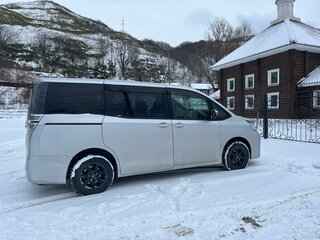 2018 Toyota Voxy III (R80) Рестайлинг, серый, 2670000 рублей, вид 4