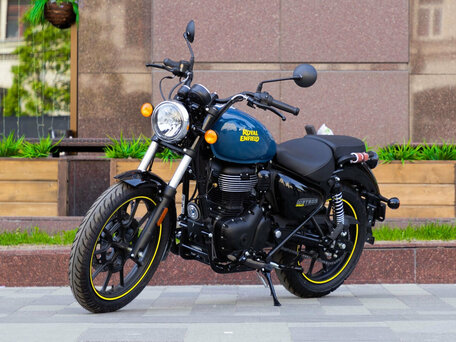 2024 Royal Enfield Meteor, красный, 469900 рублей, вид 1