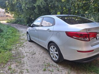 2016 Kia Rio III Рестайлинг, серебристый, 1005000 рублей, вид 3