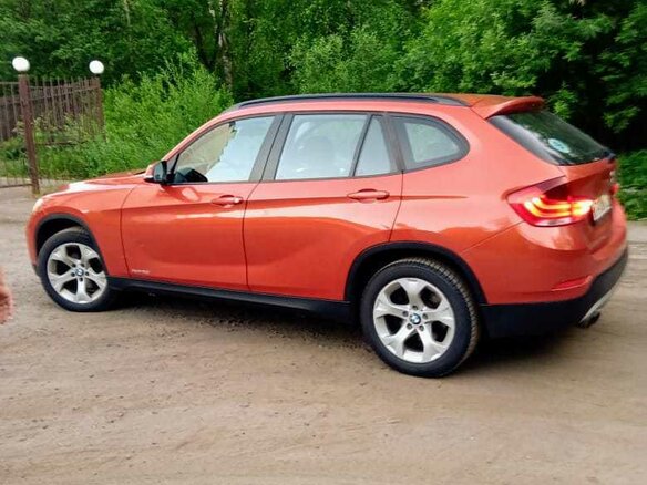 2013 BMW X1 20i I (E84) Рестайлинг, оранжевый, 1600000 рублей - вид 4