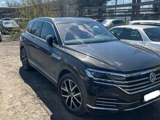 2018 Volkswagen Touareg III, коричневый, 4700000 рублей, вид 2