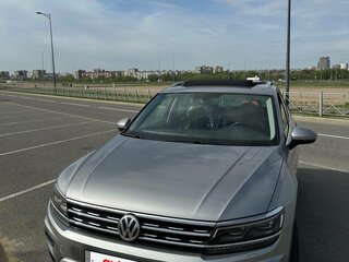 2017 Volkswagen Tiguan II, серебристый, 2390000 рублей, вид 4